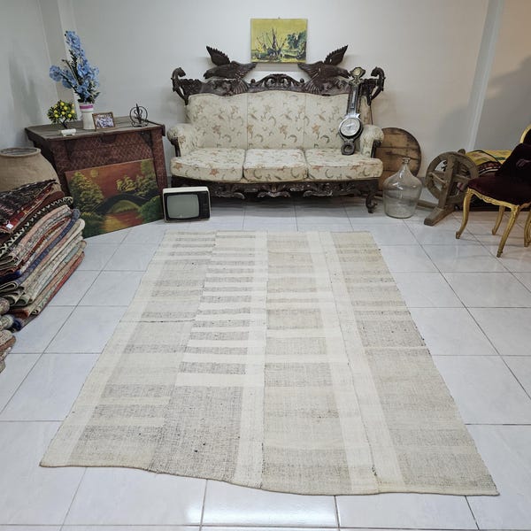 Handwoven Beige Kilim Rug – Vintage Neutral Flatweave, 5.4 x 7.9 ft