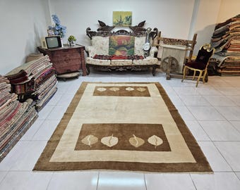 Minimalist Turkish Wool Rug, Leaf Pattern, Vintage Handwoven Carpet (6x8.2 ft)