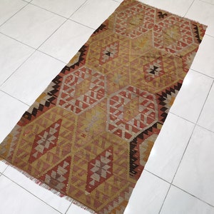 2.8 x 6 ft Turkish vintage kilim rug Kilim rug for living room Handmade small kilim rug Anatolian wool kilim rug Yellow interior kilim rug