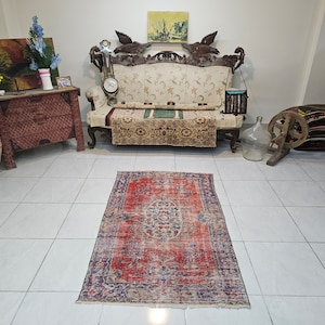 Rug for living room 3.2 x 5.1 ft Interior oriental rug Turkish vintage rug Bohemian carpet Wool accent rug Small red rug Turkish kitchen rug