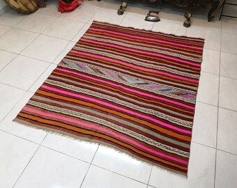 Alfombra Kilim turca vintage a rayas, hecha a mano en lana (1,5 x 1,8 m)