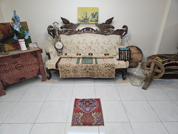 赤いトルコ絨毯 1.5 x 1.8 フィート 小さな玄関マット ヴィンテージ