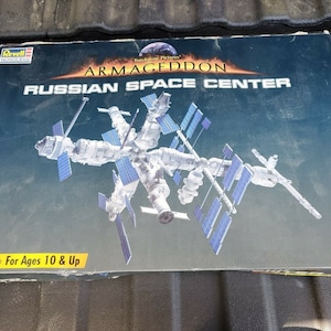 Armageddon Russian Space Center Revell Monogram Model 1:144 Level 2 Plastic
