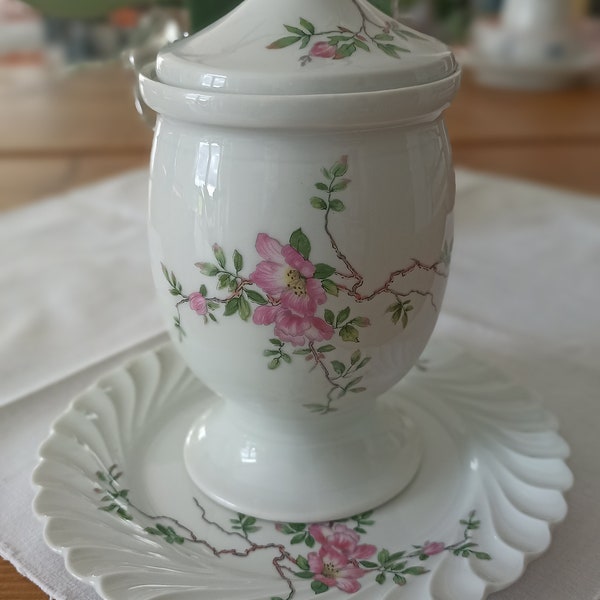 Pot couvert Havilland Limoges: une pièce unique avec un décor floral enchanteur