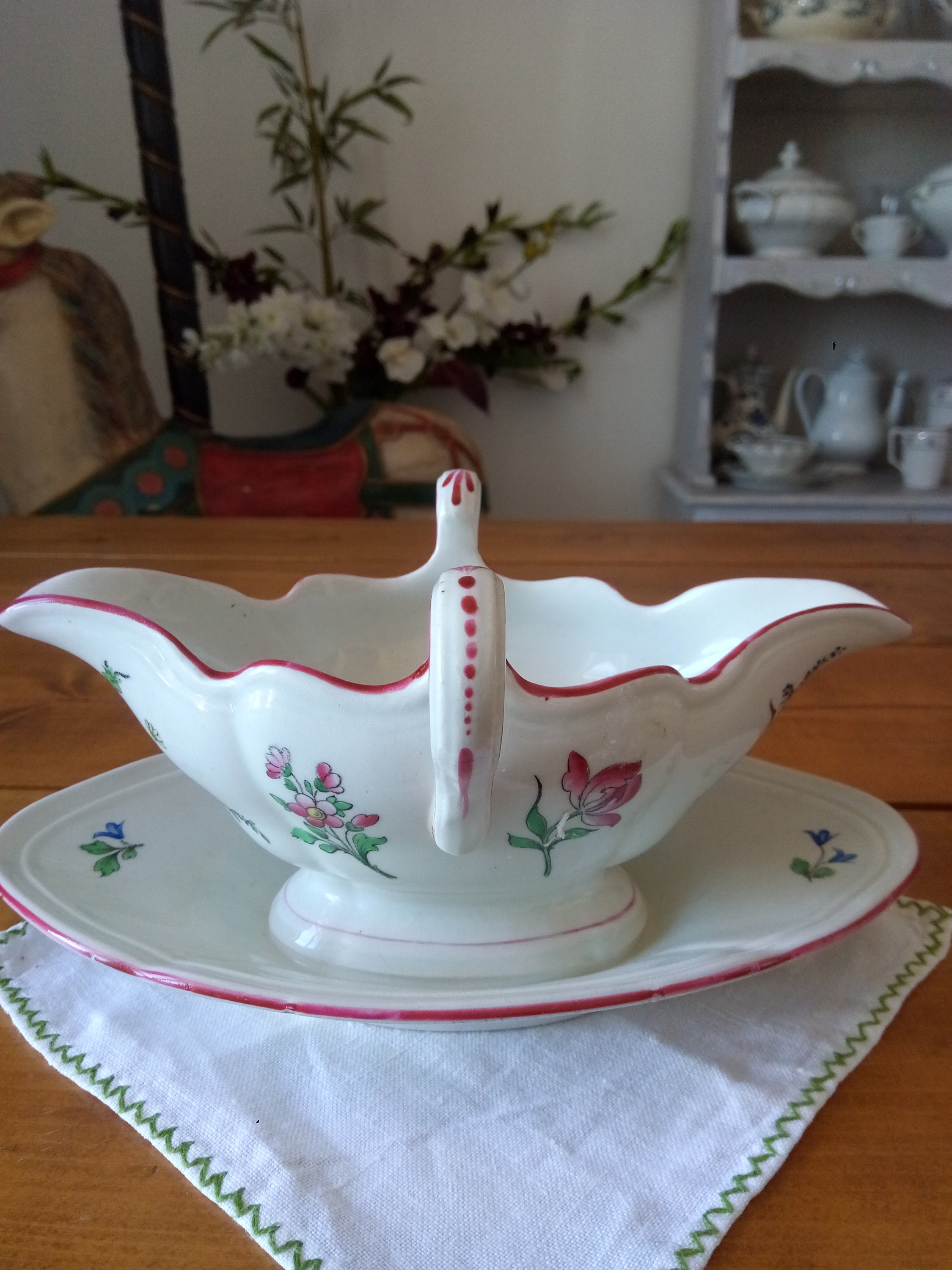 Ancienne Saucière en Porcelaine à Coupe Solidaire