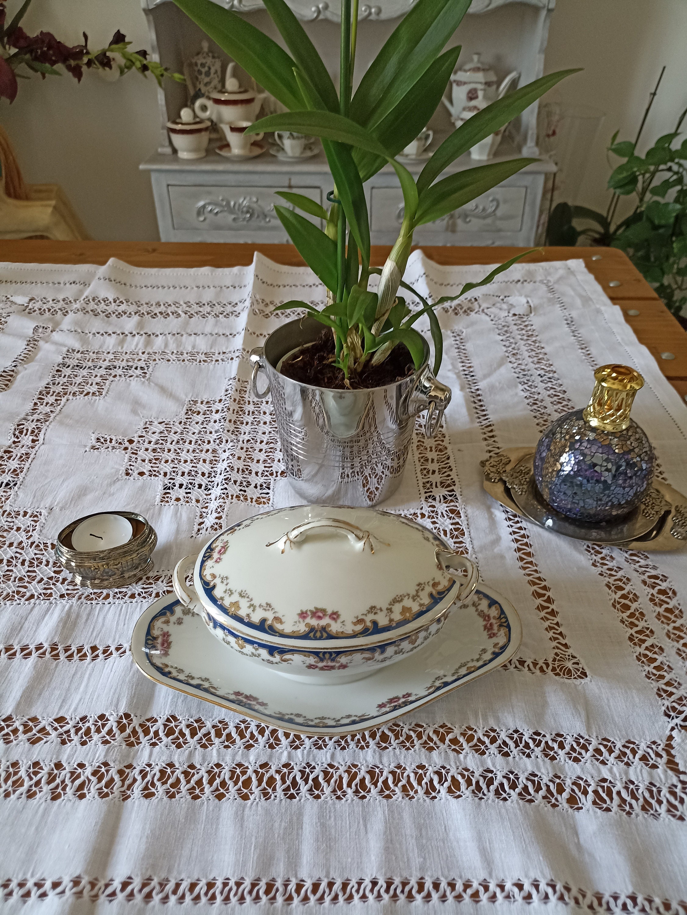 Elégante Petite Saucière, Soupière en Porcelaine Fine