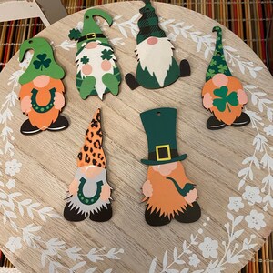 St Patty&#39;s Day Tiered Tray Gnomes, Mini wood gnomes, tiered tray decor, gnomes for tiered trays, gnomes for beaded garland