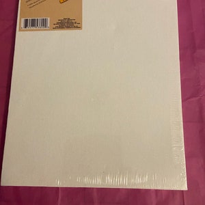 Peut inclure: Une toile tendue blanche de 28x36 cm (11x14 pouces) de Crafter's Square. Elle est en toile de coton 100% naturelle, sans acide et de qualité archivistique, idéale pour les peintures à l'huile et à l'acrylique.