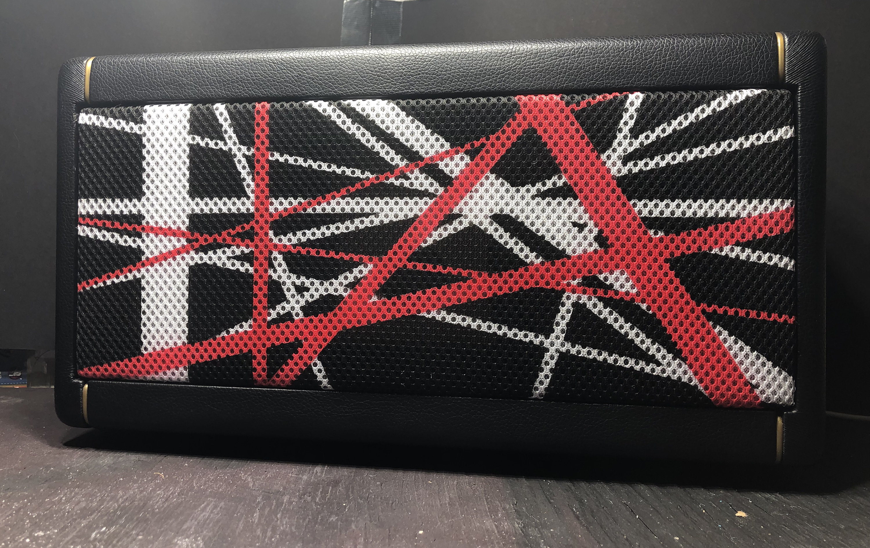 vuitton graffiti speaker