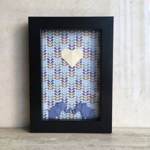 Quadro cornice nera con coppia di Elefanti Origami di carta decorata e cuore