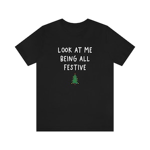 Camiseta navideña divertida, camiseta navideña sarcástica, camisetas navideñas divertidas, mírame, estoy tan festivo, clasificación G, humorística, camiseta de árbol de Navidad