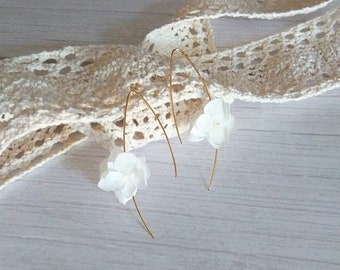 Boucles d'oreilles crochet hortensia blanc
