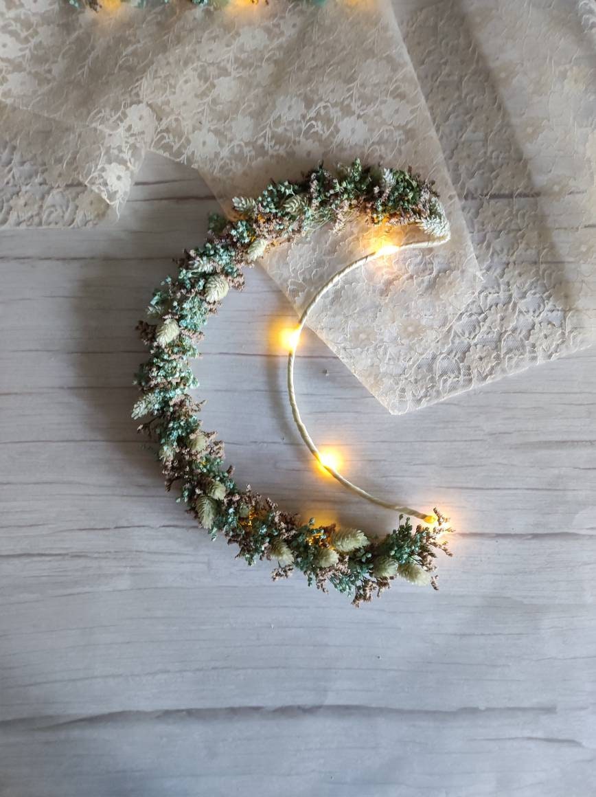 Couronne Lumineuse en Forme de Lune Fleurs Séchées et Stabilisées Dans Les Tons Bleus