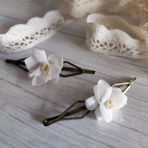 Barrette rétro fleurs séchées hortensia blanc