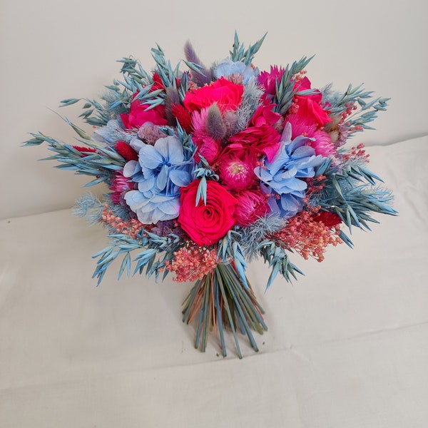 Bouquet de marié bleu et fushia