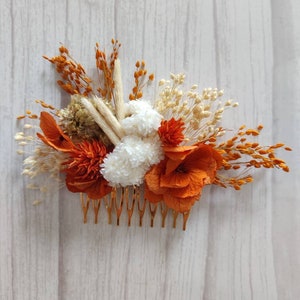 White and terracotta dried flower comb