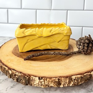 Vintage 1956 McCoy Yellow Strap Planter – Mid-Century Modern Ceramic Ribbon Flower Pot