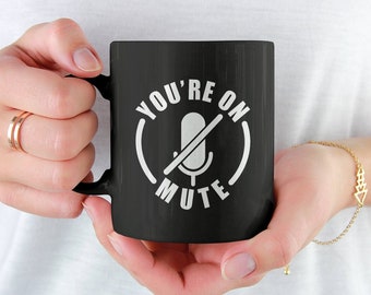 Estás en silencio, reunión de Zoom Taza de café divertida (11 o 15 oz) - Hermosa idea de regalo de calidad premium (negro, blanco o de color interior y manija)