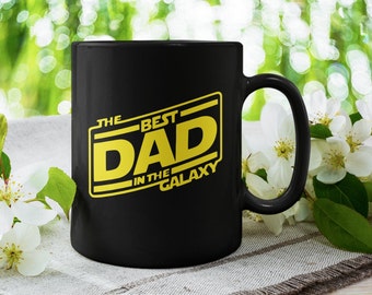 Den bästa pappan i galaxen, pappa söt/rolig kaffemugg (300 ml eller 450 ml) - Vacker presentidé av premiumkvalitet (vit, svart eller med färg)