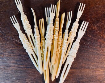 Ivory Colored Handles with Gold Etching Vintage Hors d/'oeuvre Forks Mid-Century Modern Retro Dinner Party Set of 8 Original Box