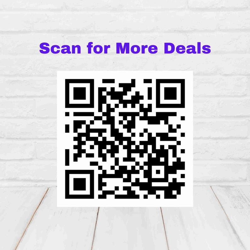 Pu&ograve; includere: Codice QR in bianco e nero con il testo "Scan for More Deals" sopra.