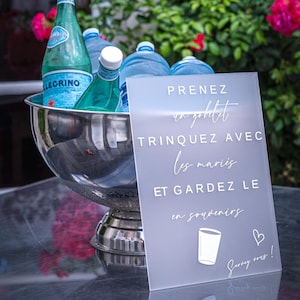 Gepersonaliseerde mat plexiglas trouwbord - Elegante bewegwijzering voor drankjes of gastgeschenken