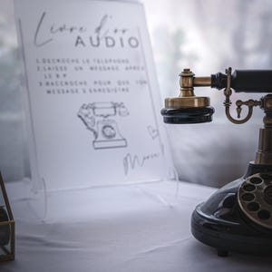 Panneau "Livre d'or audio" en plexiglass givré personnalisé - Signalétique élégante pour votre événement