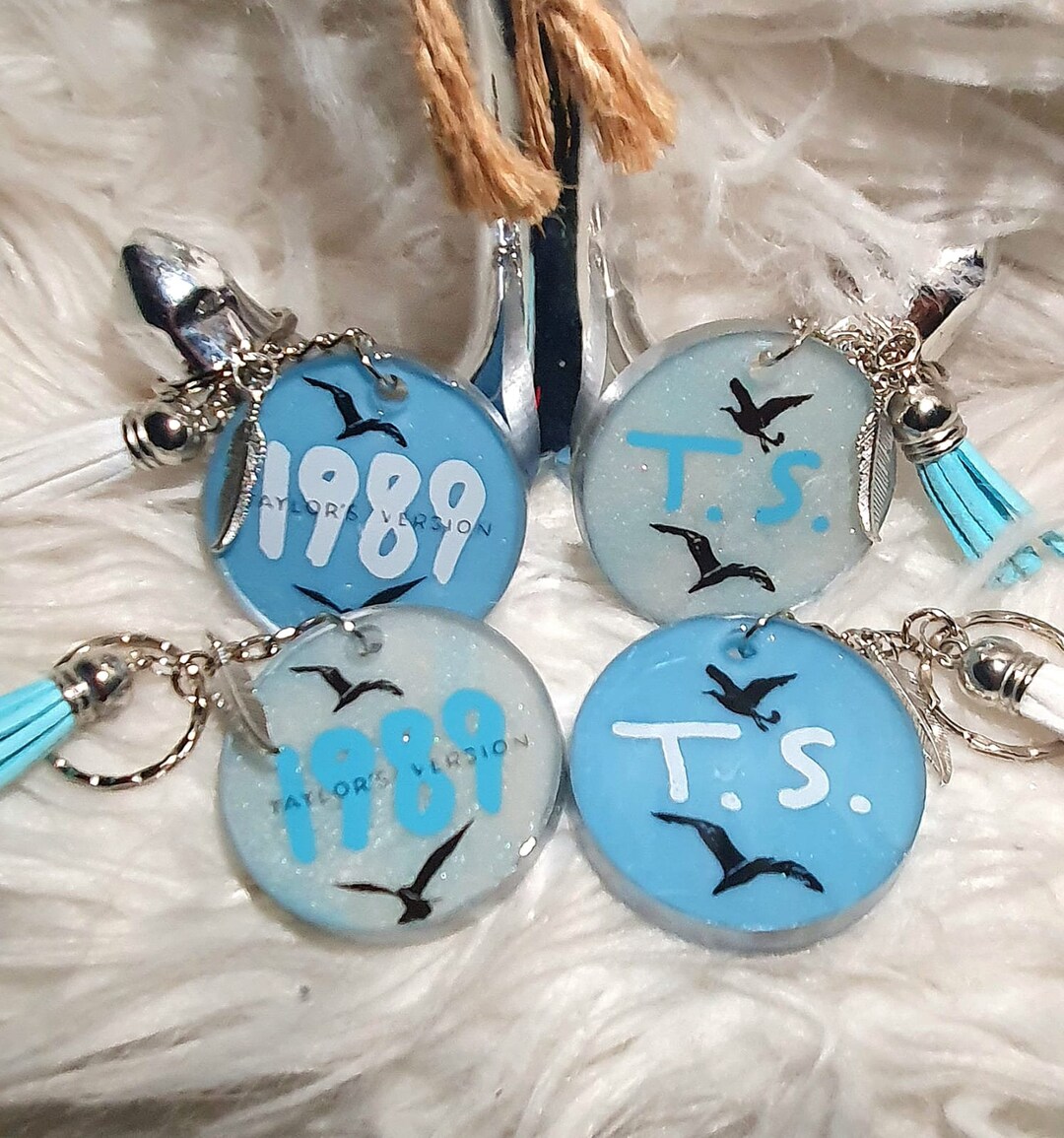 Taylor Swift Keychains - 1989 - Swifties Merch - Unique Taylor Swift Keychains - 1989 - Swifties Merch - Unique
