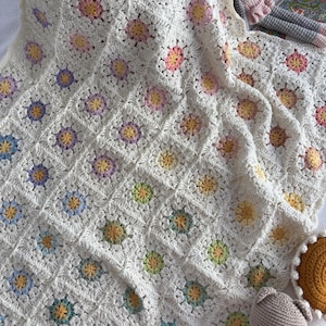 Manta cuadrada de ganchillo de algodón con estampado de flores de primavera estilo abuela