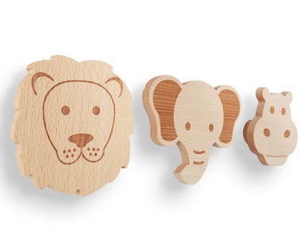 Kindergarderobe (3er Set) Löwe Elefant Hippo – Eine moderne Garderobe für Kinder mit präziser Lasergravur – Aus naturbelassenem Holz