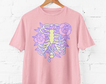 Pastel Goth Rib Cage Shirt (Plus Size Goth Tee, Goth Kleidung, Alt Kleidung, Kawaii Kleidung, Edgy Kleidung, Emo Kleidung, Soft Grunge)