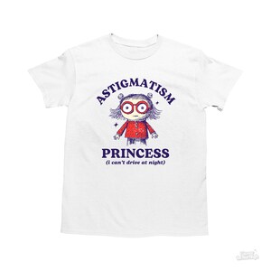 Princesa com astigmatismo, camiseta engraçada sobre visão ruim, camiseta presente para melhor amiga, camiseta de desenho animado idiota, camiseta de meme bobo, camiseta caótica, camiseta que diz "Não sei dirigir"
