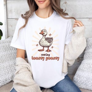 Sentindo-se solto, camiseta engraçada de ganso, presente de melhor amigo, camiseta de meme bobo, camiseta desequilibrada, caótica, desenho animado, roupas Y2K, idiota, idiota