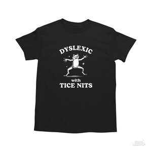 Dyslektyczny z Tice Nits, Śmieszna koszulka z dysleksją, Koszulka z żabą, Głupia koszulka Y2k, Głupia koszulka vintage, Sarkastyczna koszulka z kreskówek, Głupia koszulka z memem