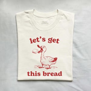 Prendiamo questo pane, maglietta divertente con l'oca, maglietta stupida Y2k, maglietta vintage stupida, maglietta con l'oca sciocca e sciocca, maglietta con un meme sciocco, maglietta con un gioco di parole sugli animali