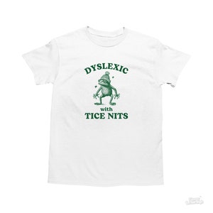 Disléxico com lêndeas de gelo, camisa engraçada para dislexia, camiseta de sapo, camisa idiota Y2k, camisa vintage estúpida, camiseta sarcástica de desenho animado, camisa meme boba