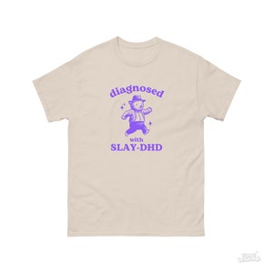 Slay-DHD, T-shirt drôle de TDAH, T-shirt ours, T-shirt stupide de l'an 2000, T-shirt vintage stupide, T-shirt de dessin animé sur la santé mentale, T-shirt mème idiot Natural