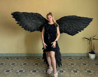 Alas y cola de pájaro negro Disfraz de pájaro negro Alas de ángel caído Accesorio fotográfico Sesión de fotos Disfraz de Halloween Alas grandes de espuma móviles para adultos