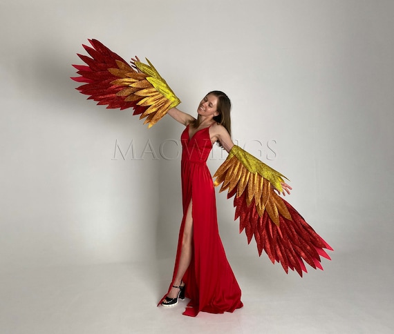 光沢のある赤い腕の翼、赤い翼、ダンスコスプレ小道具用の翼、キラキラ