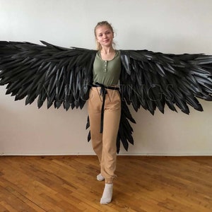 黒いハーピーのコスチューム、翼と尾のコスプレ衣装大人用、腕用翼、腕用フレキシブル翼、ハロウィンコスチューム、黒い鳥のコスチューム