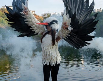 Conjunto de disfraz de cigüeña en blanco y negro, alas de pájaro móviles para los brazos, disfraz de cigüeña hecho a mano con tocado y chaleco, disfraz de pájaro de fantasía