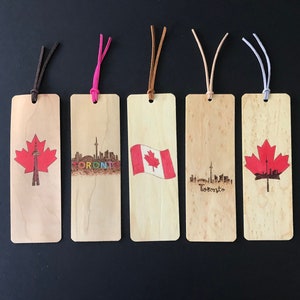 Kanada Lesezeichen | Handgefertigtes Lesezeichen aus gebranntem Holz | Kanada Souvenir | Toronto Lesezeichen | KN Turm | Kanadisches Geschenk | Ahornblatt | Kanada Flagge