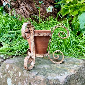 Seltener antiker viktorianischer Schmiedeeisen-Blumenampel und Originaltopf Um 1850