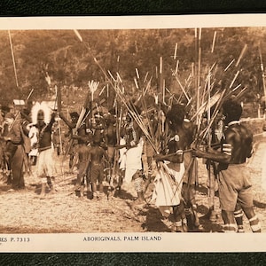 Vintage carte postale aborigène australienne vraie photographie sépia série rose vers 1935