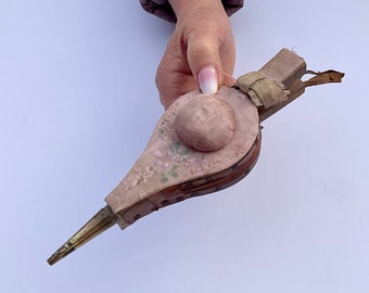 Antikes Miniatur-Feuerbalg-Nadelkissen von 1840