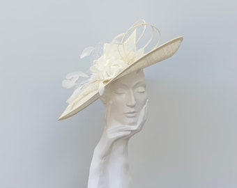 Cream Silk Flower Wedding Occasion Hatinator Hat               FD4