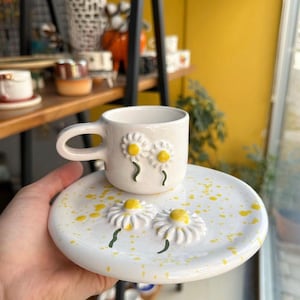 DAISY FLOWER CUP- daisy flower ceramic coffee cup with bottom plate and handle
