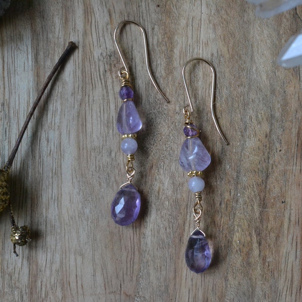 Elanor - handgefertigte, vergoldete Echtsilberohrhänger mit Amethyst, Lavendeljade und Lavendelamethyst, Elfenschmuck, Brautschmuck