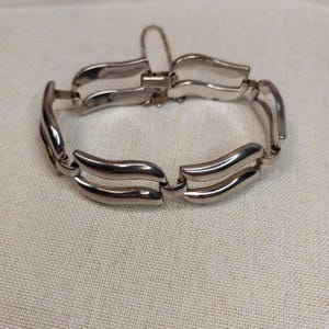 Vintage Monet Bracelet Wavey Links W/ Safety Chain Silver Links Pre-owned Jewelry