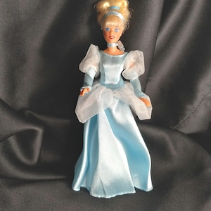 Vintage Cinderella Barbie Mini Disney Princess 6.5 Inch Doll Collectable Toys